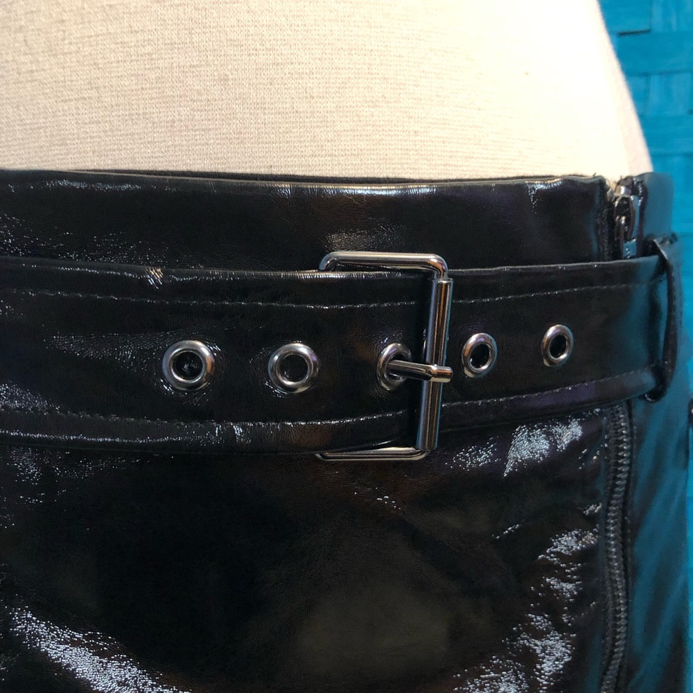 Karl Lagerfeld Faux Patent Leather Belted Mini Skirt Black New - Picture 4 of 14